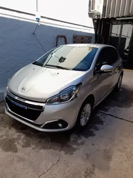 Peugeot 208 Allure 1.6 usado (2019) color Gris financiado en cuotas(anticipo $5.000.000 cuotas desde $300.000)