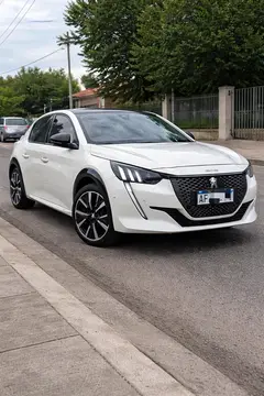 Peugeot 208 GT usado (2022) color Blanco Nacarado precio $30.000.000