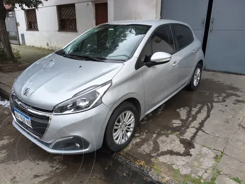 Peugeot 208 Allure 1.6 Aut NAV usado (2017) color Gris precio u$s10.800