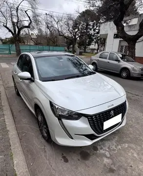 Peugeot 208 Allure 1.6 Tiptronic usado (2022) color Blanco financiado en cuotas(anticipo $4.000.000 cuotas desde $200.000)