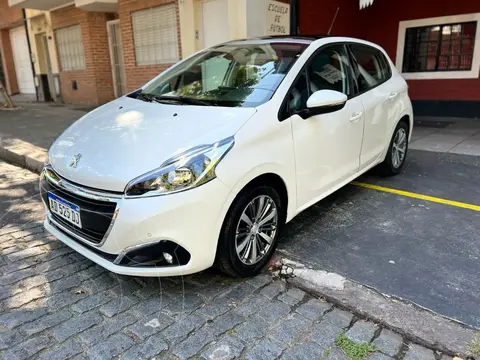 Peugeot 208 Allure 1.6 usado (2019) color Blanco financiado en cuotas(anticipo $6.000.000 cuotas desde $350.000)