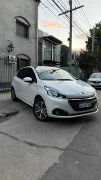Peugeot 208 Feline 1.6 usado (2019) color Blanco precio $10.000.000