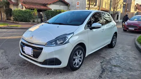 Peugeot 208 Active 1.5 usado (2017) color Blanco Nacre financiado en cuotas(anticipo $1.999.999 cuotas desde $180.000)