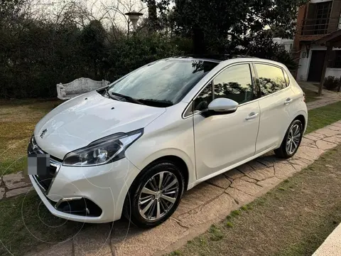 Peugeot 208 Feline 1.6 usado (2019) color Blanco financiado en cuotas(anticipo $5.800.000)