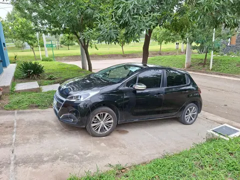 Peugeot 208 Allure 1.6 Aut NAV usado (2017) color Negro precio $15.500.000