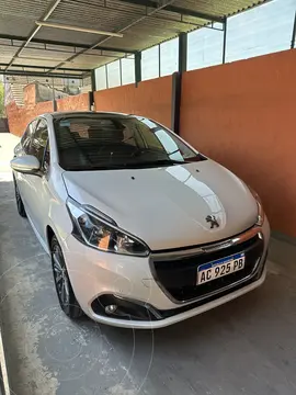 Peugeot 208 Feline 1.6 Aut usado (2018) color Blanco Banquise precio u$s16.500