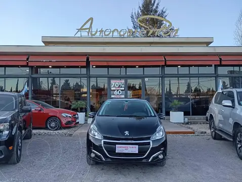 Peugeot 208 208 1.6 5P ALLURE usado (2017) color Negro precio $13.500.000