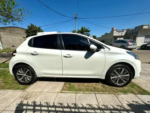 Peugeot 208 Feline 1.6 Aut usado (2018) color Blanco Banquise precio $5.500.000