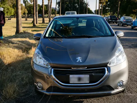 Peugeot 208 Allure 1.5 usado (2014) color Gris Lunar precio $11.500.000