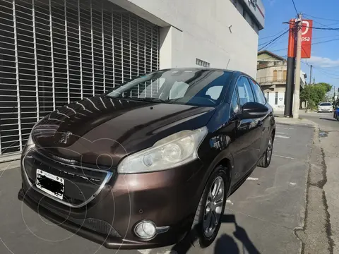 Peugeot 208 Feline 1.6 Pack Cuir usado (2013) color Rouge Noir precio $14.300.000