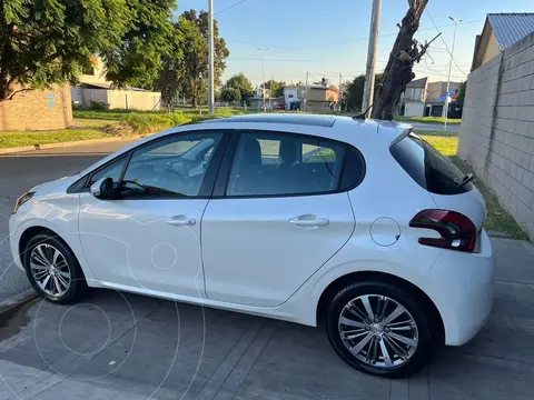 Peugeot 208 Feline 1.6 usado (2019) color Blanco Banquise financiado en cuotas(anticipo $6.000.000 cuotas desde $300)