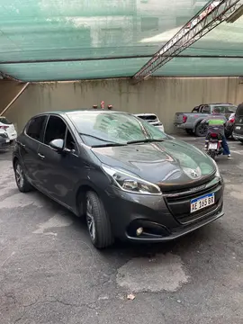 Peugeot 208 Feline 1.6 Tiptronic usado (2020) color Gris precio $7.000.000
