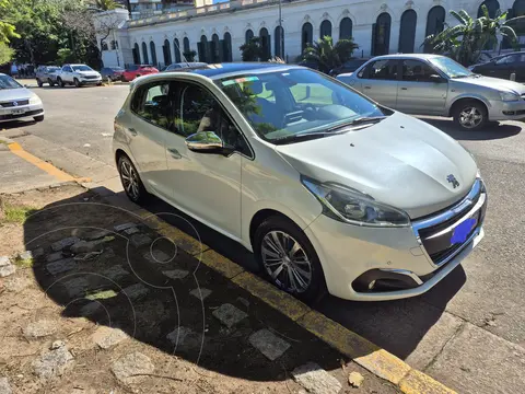 Peugeot 208 Feline 1.6 Tiptronic usado (2018) color Blanco precio u$s13.500