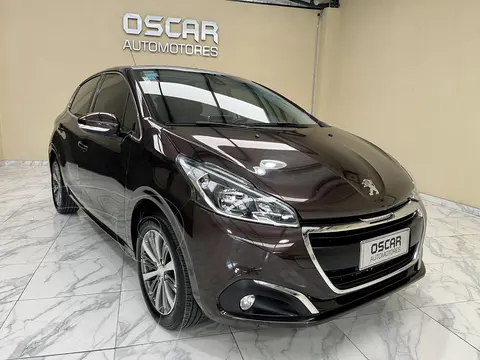 foto Peugeot 208 Feline 1.6 usado (2018) color Rojo Rubí precio u$s13.000