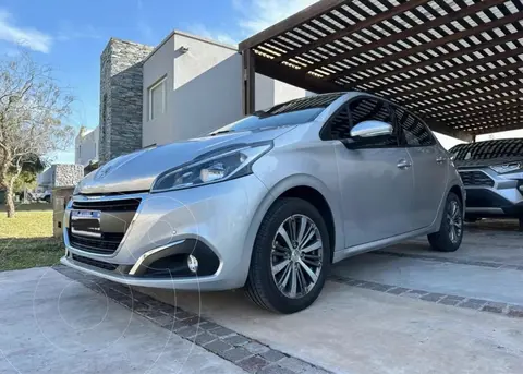 Peugeot 208 Feline 1.6 usado (2019) color Gris precio $5.000.000