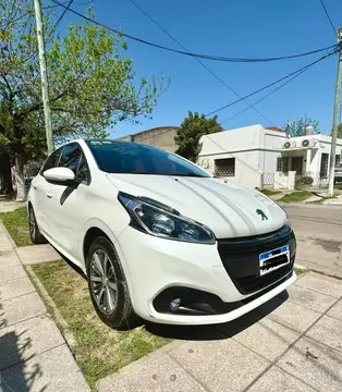 Peugeot 208 Feline 1.6 usado (2019) color Blanco Banquise financiado en cuotas(anticipo $1.200.000 cuotas desde $240.000)