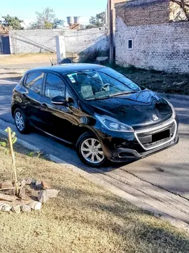 Peugeot 208 Active 1.6 usado (2017) color Negro precio $14.600.000