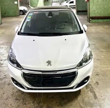 Peugeot 208 Feline 1.6 usado (2017) color Blanco Nacre precio u$s13.200