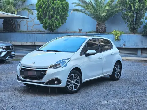 Peugeot 208 Feline 1.6 usado (2019) color Blanco Banquise precio $9.500.000