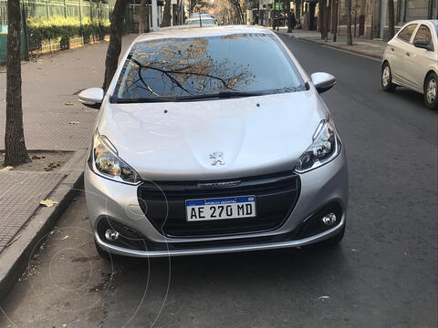 foto Peugeot 208 Allure 1.6 usado (2020) color Gris Aluminium precio $2.900.000