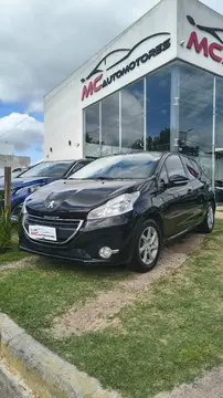 Peugeot 208 208 1.5 5P ALLURE usado (2014) color Negro precio u$s9.000