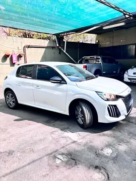 Peugeot 208 Allure 1.6 Tiptronic usado (2024) color Blanco Nacarado financiado en cuotas(anticipo $13.000.000 cuotas desde $530.000)
