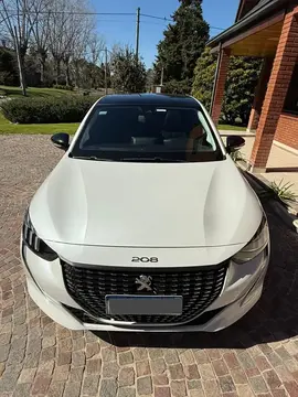 Peugeot 208 Feline 1.6 Tiptronic usado (2022) color Blanco precio $12.300.000