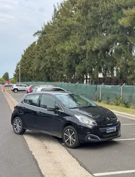 Peugeot 208 Feline 1.6 Aut usado (2019) color Negro precio $7.000.000
