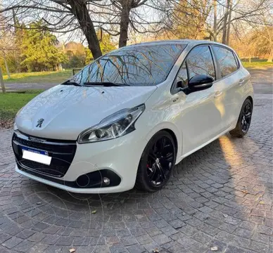 Peugeot 208 Feline 1.6 usado (2019) color Blanco precio $6.000.000