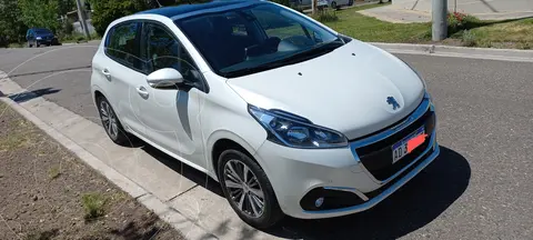 Peugeot 208 Feline 1.6 usado (2018) color Blanco precio $5.500.000