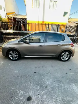 Peugeot 208 1.4L Allure e-HDi 5p usado (2014) color Gris precio $6.200.000