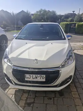 Peugeot 208 1.2L 5P Signature PureTech 82HP usado (2019) color Blanco Perla precio $7.000.000