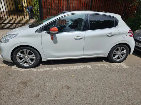 Peugeot 208 1.6L RG usado (2016) color Blanco Nacarado precio $8.600.000