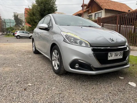 Peugeot 208 1.6L 5P Allure Pack HDi usado (2017) color Gris Aluminium precio $8.690.000