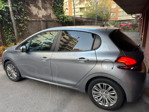 Peugeot 208 1.2L 5P Signature PureTech 82HP usado (2019) color Gris precio $9.000.000