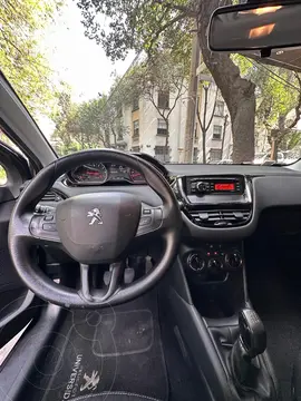 Peugeot 208 1.6L Active usado (2014) color Negro precio $125,000