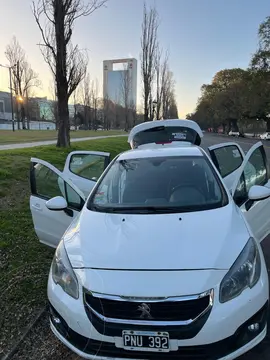 Peugeot 308 Active usado (2016) color Blanco Banquise financiado en cuotas(anticipo $8.000.000 cuotas desde $500.000)