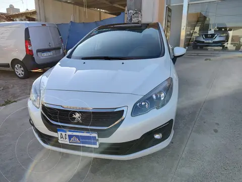 foto Peugeot 308 Allure usado (2016) color Blanco precio u$s11.000