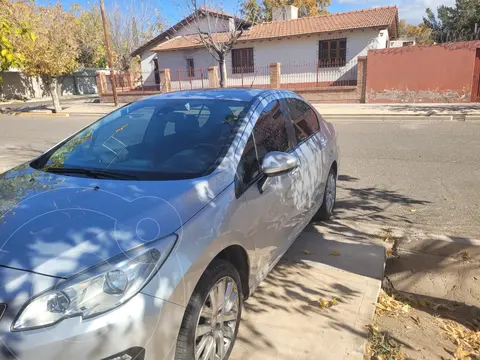 Peugeot 408 Allure Plus 1.6 THP usado (2017) color Gris precio u$s13.500