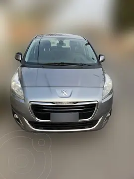 Peugeot 5008 Allure Tiptronic usado (2017) color Plata precio u$s16.000