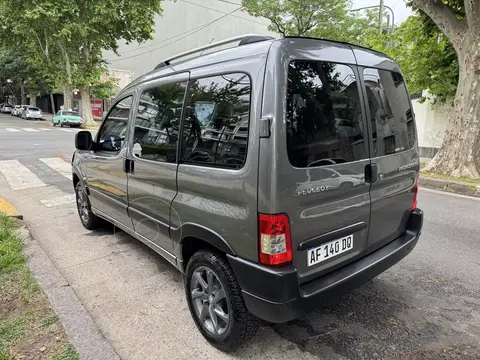 Peugeot Partner Patagonica 1.6 HDi VTC Plus usado (2022) color Gris Aluminium financiado en cuotas(anticipo $4.000.000 cuotas desde $350.000)