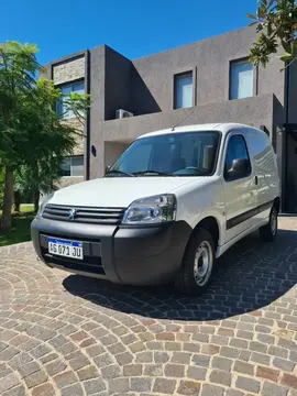 Peugeot Partner Furgon Confort 1.6 usado (2023) color Gris financiado en cuotas(anticipo $2.000.000 cuotas desde $250.000)