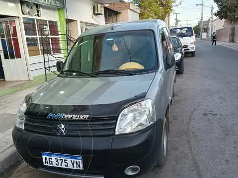 Peugeot Partner Furgon Confort 1.6 5 plazas usado (2023) color Gris Aluminium precio $23.000.000