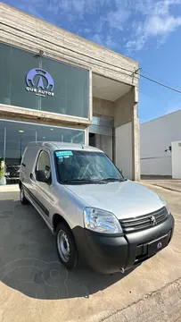 Peugeot Partner 1.6 Confort usado (2023) color Gris precio $24.500.000