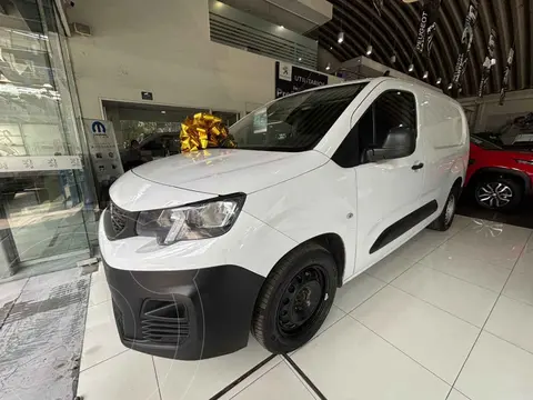 Peugeot Partner 1.2L Maxi Gasolina usado (2024) color Blanco financiado en mensualidades(enganche $95,374 mensualidades desde $7,296)