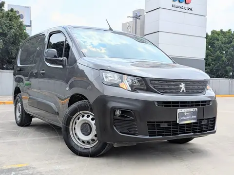 Peugeot Partner 1.2L Maxi Pack Gasolina usado (2024) color Gris precio $370,000