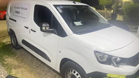 Peugeot Partner 1.2L Maxi Pack Gasolina 4airbags usado (2022) color Blanco Banquise precio $296,000