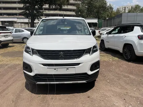 Peugeot Rifter GT Puretech usado (2024) color Blanco Banquise financiado en mensualidades(enganche $92,000 mensualidades desde $11,134)