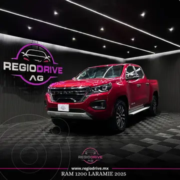 RAM 1200 Laramie Crew Cab usado (2025) color Rojo precio $589,900
