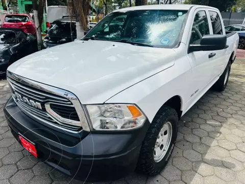 RAM 1500 Classic Crew Cab 4x4 V8 usado (2022) color Blanco financiado en mensualidades(enganche $115,562 mensualidades desde $10,265)